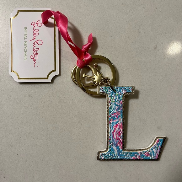 Brand new with tags Lilly Pulitzer “L” keychain - Picture 1 of 6